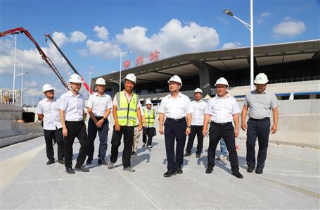 覃振華到桂華分公司項目開展2025年第三季度暨“中秋節(jié)”“國慶節(jié)”前安全生產質量綜合大檢查